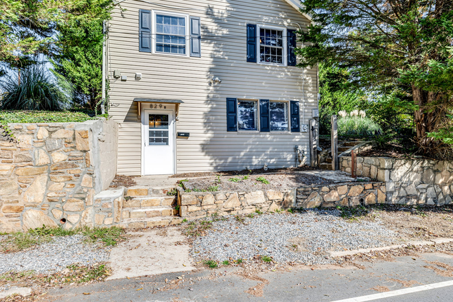 Entrance and steps to backyard - Ardmore Corner Lot Duplex Unit B Rental