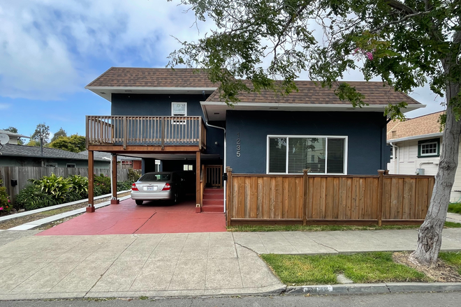 Outside street view - 2BR available in comfortable 4BR/3BA house