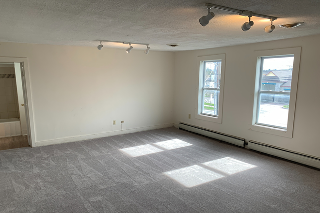 Bedroom - 486 Main Street Winooski, VT 05404 Apartments