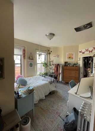 Bedroom - 3 BED/1 BATH (09/01/2024) 7 MIN WALK TO NEU! LARGE LAYOUT/NEW RENOVATIONS HAPPENING! Duplex