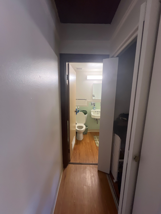Bathroom - Cheap, great location studio