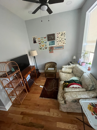 living room - pilsen apt near damen stop