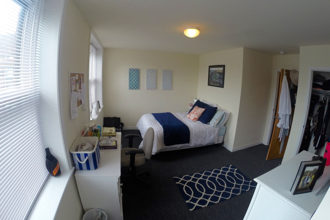 Bedroom #1 - 2-Bedroom Bi-Level Apartment w/ Central Air/Heat