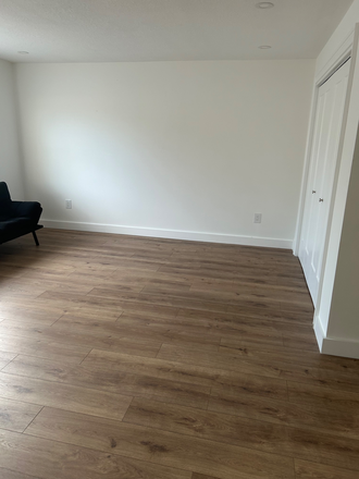 Open area - Studio steps from FIU south campus House