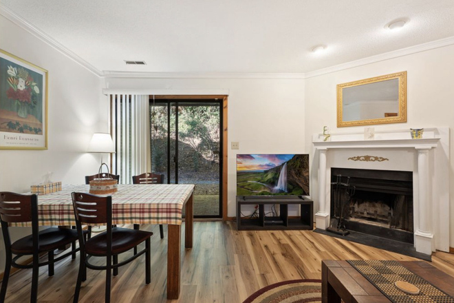 Living Room/Dining Area - 2BR 1.5 Bath Duplex Walk to Campus & Franklin St. Fully Furnished, Recently Renovated Duplex