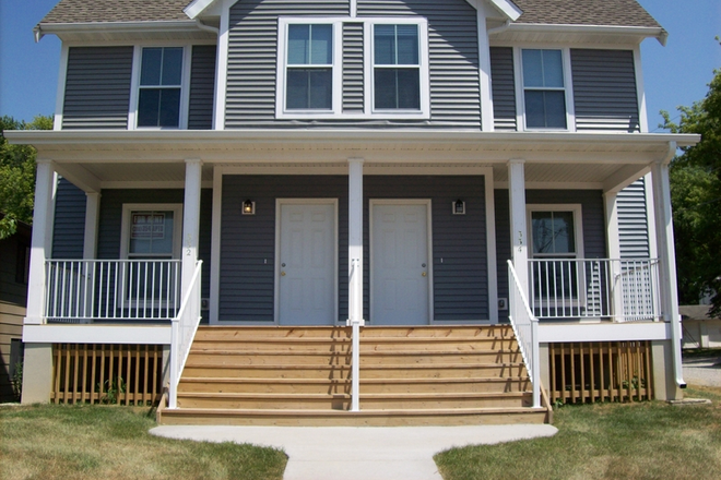 outside view - 25/26 - Huge Duplex Near Campus - Lots of Parking! House