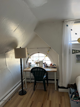 Desk/nook area in bedrooom - Apartment 15 Minute walk away from campus and 5 from downtown!