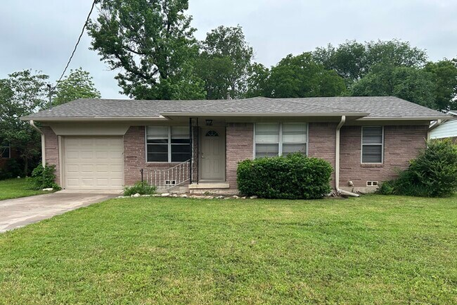 Street view - Private Room to Rent in Furnished House Near TWU