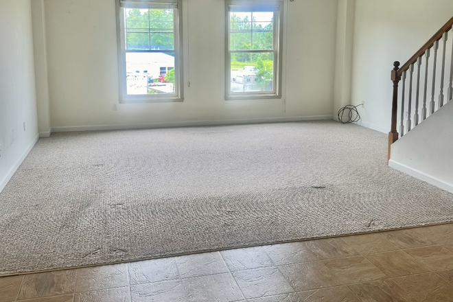 Living/Dining - Perfect for Early Ed Students! 2BR/1.5BA + On-Site Childcare Near UVM