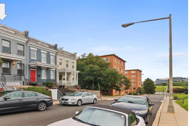 3rd house from Drew Hall - Beautiful Gresham Place. Across Street from HU! House