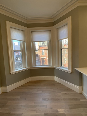 Bedroom - Renovated 4 bedrooms apt seconds from campus w/ LAUNDRY IN UNIT! Avail. 9/1/25!!