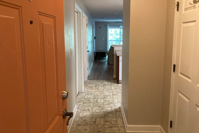 Entry - 2 BR/ 2BA at University Ridge-As close to campus as you can get! Condo