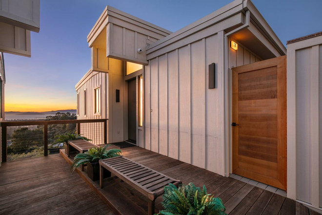 Entrance - Private Room – Safe & Serene Neighborhood on the hills