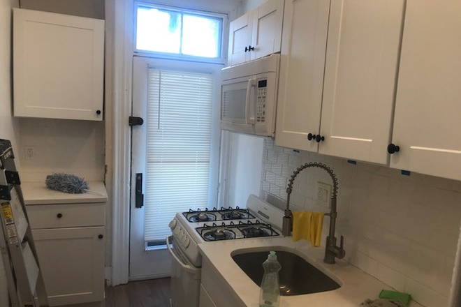 kitchen - No fee ! fantastic location! 2bedrooms, 2 bathrooms, laundry Central, sq, Apartments