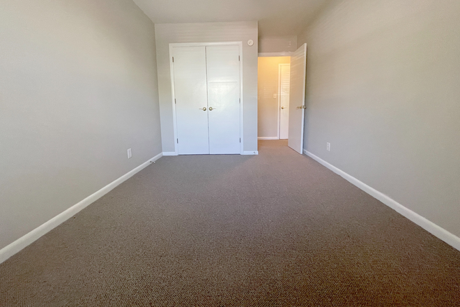 Bedroom facing closet - Cardinal court, close to the corner