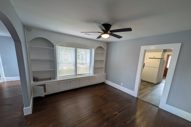 Dining Room with Built-in Shelves and original hardwoods - Walk or Bike to Dahlonega Campus and Town Square - Renovated 3 BR / 2 BA House