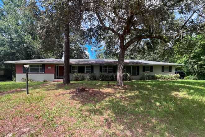  - Centrally Located 3BR/2BA House - Available NOW!