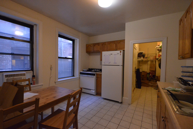 2 Bed Split - 103 Hemenway St. - NO Broker's Fee!!  -  Avail 9/1 - AMAZING, SPACIOUS & SUNNY 2 BED SPLIT (3 BED) on Hemenway St. Apartments