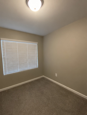 Bedroom Listed - Irving Row Townhomes - Regis Student Occupants!! Looking for fellow students in the Denver area!