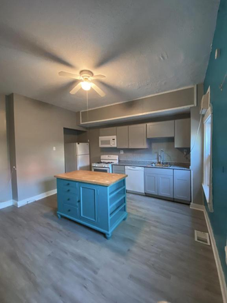 kitchen - One bedroom next to UC, pool outside your door!