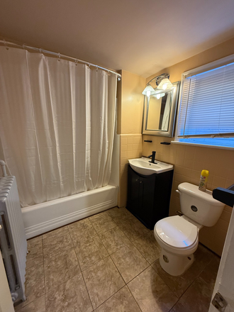 bathroom - Ideal Student Housing Near Howard & Catholic University — 4 Bedrooms plus finished basement Townhome