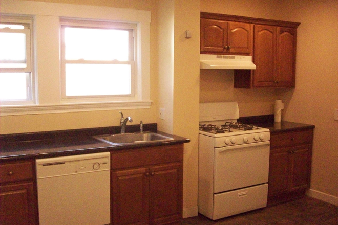 Kitchen - Private Bedroom in 4 bed/1 bath Apartment $1050 No Fee