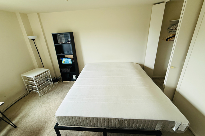 Bedroom - Summer Sublet Available in Squirrel Hill Apartments