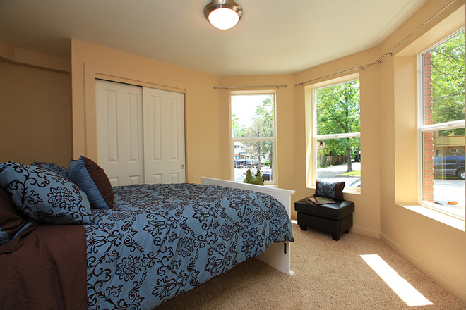 Bedroom 5. This is the room being sublet. - Cedar House