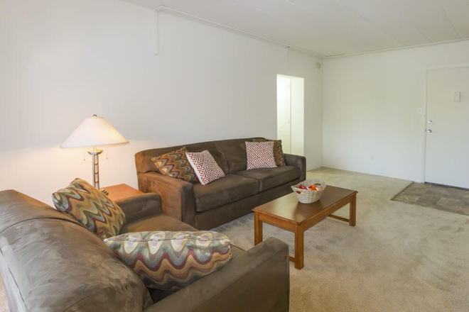 Living Room - Parkway Plaza