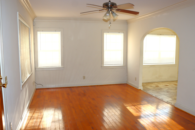 Living Room - 308 16th Street East House