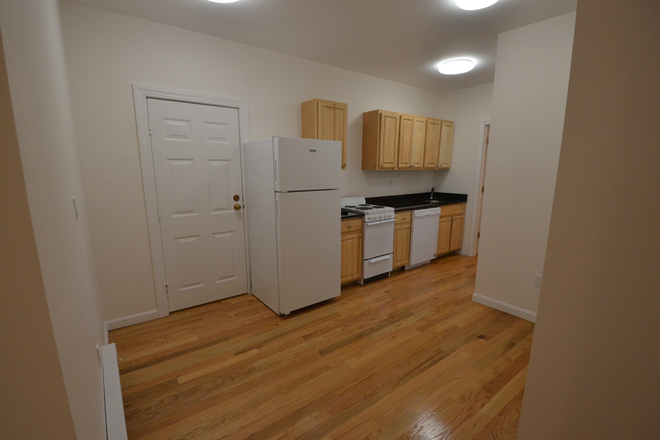 Kitchen - 3 Bed Available 9/1/25! *CONTACT NOAH 603-470-8181*