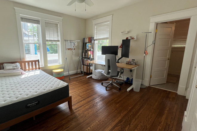 Bedroom - Spring&Summer 26 Sublet - Ensuite 1b1b at Lewis Mountain Rd.