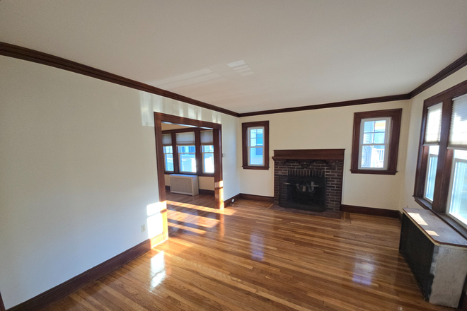 . - **NO BROKERS FEE!!** Sunny 2 Bed / 1 Bath w/ Parking!! Available NOW!! Apartments