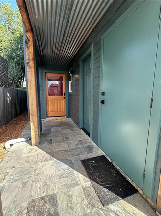 entrance - Looking for roomates
