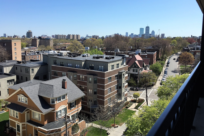 X - COOLIDGE CORNER - 8TH FLOOR - PRIVATE PORCH - CITY VIEWS - ELEVATOR - POOL - GYM - CONCIERGE
