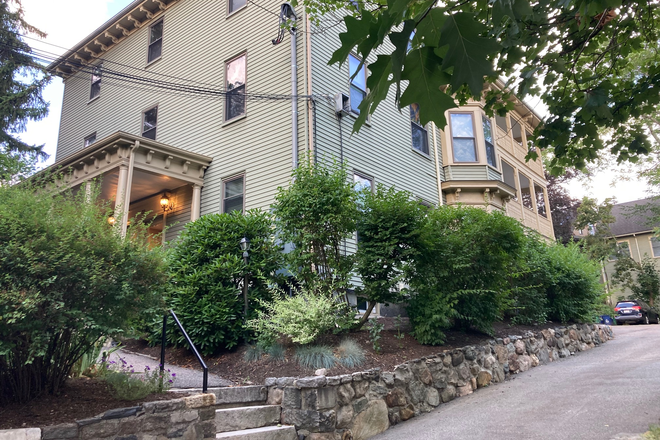 6 unit condo building - Great 2-bedroom condo plus home office, easy access to campus—heat/hot water/other amenties included