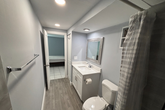 Remodeled private bathroom - Furnished Ground Floor Remodeled Room w/Private bathroom– Walk to FAU Condo