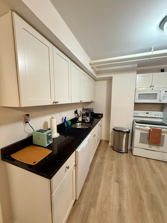 . - Renovated 3-bed 1.5 bath at 120 Hemenway St. Available 9/1/25 Apartments