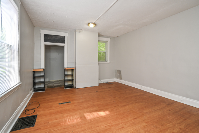 Interior - 619 Straight St- 7 Bedroom 3 Bathroom House