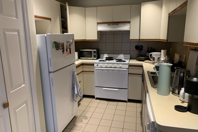 Kitchen - Fully furnished 2 bed / 2 bath near Harvard Square Apartments