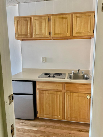 KITCHENETTE - AVAILABLE FOR SEPTEMBER 1 MOVE IN - UNFURNISHED STUDIO AT 272 NEWBURY STREET IN THE BACK BAY Apartments