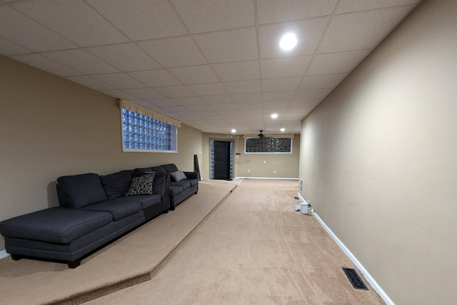 Living room - 3 room for females only-Homecrest Ave-Ewing