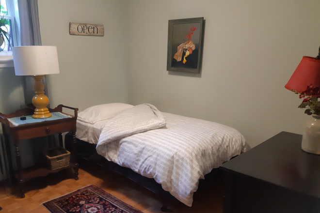 Bedroom - Sunny Furnished Room, Mid-Town Davisville/Yonge/Mt.Pleasant/Bayview/Sunnybrook Apartments