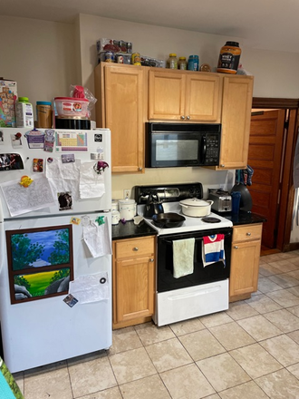 living - 5 BED WITH IN-UNIT LAUNDRY!! WATER INCLUDED! 9/1/26! Apartments