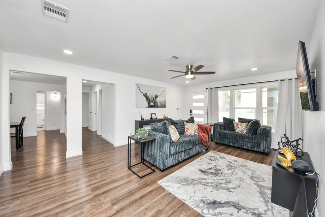 Living Room - Rosedale Executive Suites Duplex