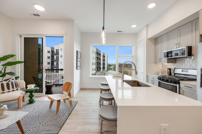 Living Room/Kitchen - 2 Bedroom Penthouse with Mountain Views