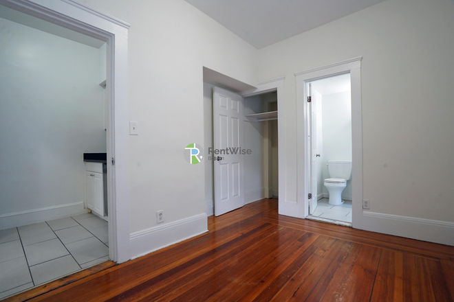 1 - AVAIL NOW--Fantastic Allston1 bed, H/HW inc. Easy MBTA-No Fee! Apartments