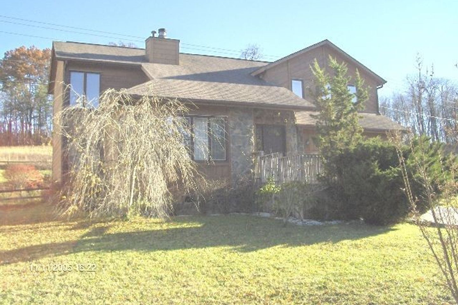  - 3 Bedroom 2.5 Half Bath Townhouse with 1 Car Garage