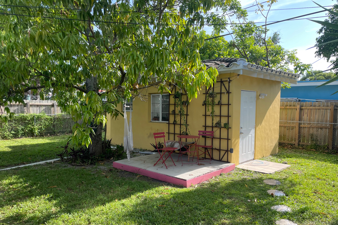 Entrance - Grove Central Metro Charming Cottage Studio in Garden Rental