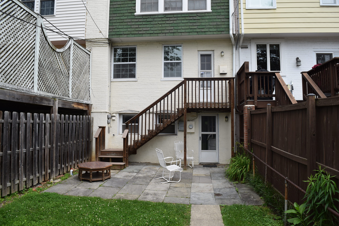 Back of house - Townhouse -3 short blocks to Main Campus and Medical School